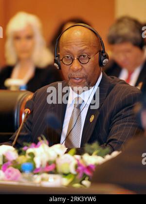 Bildnummer: 53562157  Datum: 29.10.2009  Copyright: imago/Xinhua (091029) -- HANGZHOU, Oct. 29, 2009 (Xinhua) -- Ron Kirk, Trade Representative of the United States, speaks at the 20th China-US Joint Commission on Commerce and Trade (JCCT) held in Hangzhou, east China s Zhejiang Province, Oct. 29, 2009. China and the United States on Thursday started their annual trade talks in Hangzhou. Chinese Vice Premier Wang Qishan co-chaired the meeting with Commerce Secretary Gary Locke and Trade Representative Ron Kirk of the United States. The JCCT began in 1983 as a platform for both countries to pro Stock Photo