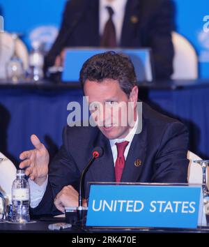 Bildnummer: 53595100  Datum: 12.11.2009  Copyright: imago/Xinhua (091112) -- SINGAPORE, Nov. 12, 2009 (Xinhua) -- U.S. Treasury Secretary Timothy Geithner speaks at the news conference after the finance ministers meeting, in Singapore, Nov. 12, 2009. Finance ministers from 21 members of the Asia-Pacific Economic Cooperation (APEC) concluded their two-day meeting Thursday here with joint commitment to support the weak recovery and to correct the fundamental vices in order to obtain a sustainable growth. (Xinhua/Wong Pun Keung)(axy) (5)SINGAPORE-APEC-TIMOTHY GEITHNER-NEWS CONFERENCE PUBLICATIONx Stock Photo