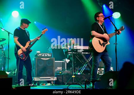 I Proclaimers vivono sul palco del Cambridge Folk Festival 2023. Foto Stock