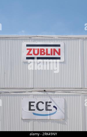 Construction containers with the branding of Zueblin and ECE Foto Stock