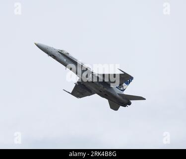 Caccia a reazione F-18 Hornet dell'aeronautica finlandese esposto al Royal International Air Tattoo del 2023 Foto Stock