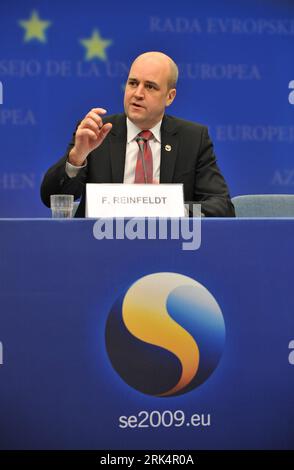 Bildnummer: 53660557  Datum: 11.12.2009  Copyright: imago/Xinhua (091211) -- BRUSSELS, Dec. 11, 2009 (Xinhua) -- EU rotating president, Swedish Prime Minister Fredrik Reinfeldt addresses a press conference after the EU summit at EU headquarters in Brussels, capital of Belgium, on Dec. 11, 2009. The EU rotating presidency will be shifted from Sweden to Spain from Jan. 1, 2010 for six months. (Xinhua/Wu Wei) (lr) (4)BELGIUM-BRUSSELS-EU ROTATING PRESIDENCY-SWEDEN-SPAIN PUBLICATIONxNOTxINxCHN Brüssel Treffen Gipfel EU Gipfeltreffen People Politik Politik kbdig xub 2009 hoch    Bildnummer 53660557 Stock Photo