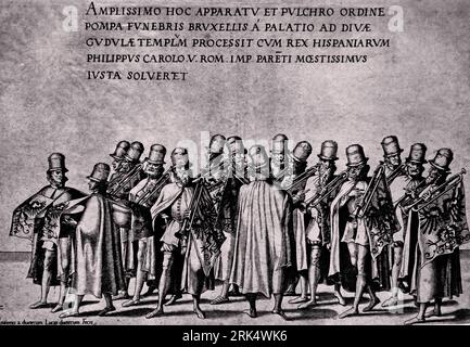 Processione funebre dell'imperatore Carlo V, 1558, il magnifico e sontuoso funebre pompe, reso Aus Obseques & Funerailles du Tres-Grand & Tres-Victory imperatore Carlo V, celebrato e la Ville de Bruxelles2 dicembre m.d.lviii. Di Philippes Roy Catholique d'Espaignes Son, gruppo di musicisti con trombe con striscioni e due dromer. Parte dello stampatore della processione funebre dell'imperatore Carlo V il 29 dicembre 1558 a Bruxelles. Gruppo di musicisti, no 2;Rijksmuseum Amsterdam Foto Stock