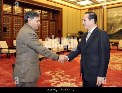 Bildnummer: 53719175  Datum: 12.01.2010  Copyright: imago/Xinhua Han Qide (R), vice chairman of the Standing Committee of the National Congress (NPC), meets with Rao Inderjit Singh, chairman of India-China Forum of Parliamentarians who lead a cross-party delegation of senior Indian statesmen, in Beijing, capital of China, Jan. 12, 2010. (Xinhua/Xie Huanchi) (lyi) (2)CHINA-NPC-INDIA-MEETING (CN) PUBLICATIONxNOTxINxCHN People Politik kbdig xkg 2010 quer    Bildnummer 53719175 Date 12 01 2010 Copyright Imago XINHUA Han Qide r Vice Chairman of The thing Committee of The National Congress NPC Meets Stock Photo