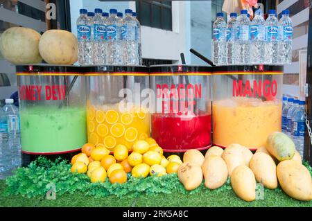 Succhi di frutta tropicali in vendita a Kuala Lumpur, Malesia Foto Stock