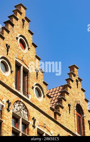 edifici storici con spioventi a bruges Foto Stock