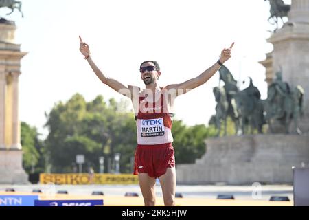 Budapest, Ungheria. 24 agosto 2023. BUDAPEST 20230824Walker Álvaro Martín, Spagna, all'arrivo dei 35 chilometri di distanza durante i Campionati mondiali di atletica leggera di Budapest. Foto: Jessica Gow/TT/code 10070 credito: TT News Agency/Alamy Live News Foto Stock