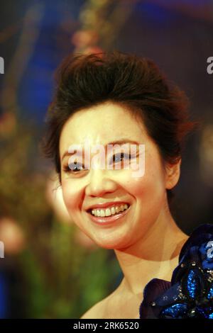 Bildnummer: 53796255  Datum: 14.02.2010  Copyright: imago/Xinhua (100214) -- BERLIN, Feb. 14, 2010 (Xinhua) -- Chinese actress Yan Ni arrives for the premiere of the film A Woman, a Gun and a Noodle Shop at the 60th Berlinale International Film Festival in Berlin, Germany, Feb. 14, 2010. (Xinhua/Luo Huanhuan) (zw) (2)GERMANY-BERLIN-BERLINALE-A WOMAN, A GUN AND A NOODLE SHOP PUBLICATIONxNOTxINxCHN People Film 60. Internationale Filmfestspiele Berlinale Berlin Filmpremiere San qiang pai an jing qi The First Gun kbdig xmk 2010 hoch premiumd  o0 Porträt    Bildnummer 53796255 Date 14 02 2010 Copyr Stock Photo