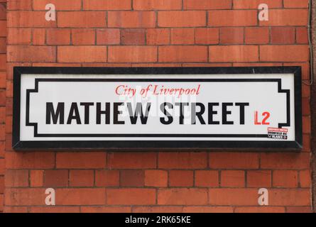 Mathew Street, la strada più famosa di Liverpool come sede del Cavern Club dove si esibirono i Beatles, a Merseyside, Regno Unito Foto Stock