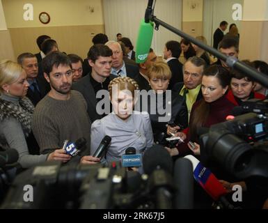 Bildnummer: 53809048  Datum: 20.02.2010  Copyright: imago/Xinhua (100220) -- KIEV, Feb. 20, 2010 (Xinhua) -- Ukrainian Prime Minister Yulia Tymoshenko talks to the media in Kiev, capital of Ukraine, Feb. 20, 2010. The Higher Administrative Court of Ukraine on Saturday accepted Tymoshenko s request to withdraw her lawsuit against the Feb. 7 presidential runoff results. Earlier Saturday, Tymoshenko withdrew her legal challenge to the presidential runoff vote, claiming she could not win because the court refused to consider documents that she said showed election fraud. (Xinhua/Alexander Prokonen Stock Photo