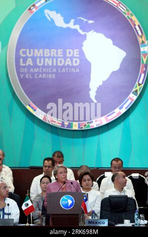 Bildnummer: 53814025 Datum: 23.02.2010 Copyright: imago/Xinhua Chilian Presidente Michelle Bachelet (C) interviene alla sessione conclusiva del summit del gruppo di Rio e Comunità caraibica (Caricom) a Playa del Carmen, località turistica sulla costa caraibica del Messico, il 23 febbraio 2010. (Xinhua/Joaquin Morelli) (zw) (4)MESSICO-PLAYA DEL CARMEN-SUMMIT-CLOSING PUBLICATIONxNOTxINxCHN People Politik kbdig xkg 2010 hoch Bildnummer 53814025 Data 23 02 2010 Copyright Imago XINHUA Chilian Presidente Michelle Bachelet C interviene alla sessione CONCLUSIVA della riunione del vertice del gruppo di Rio e. Foto Stock