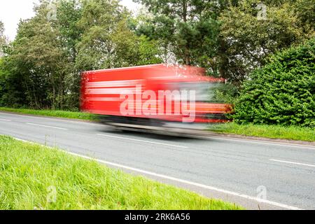 Furgone veloce della Royal mail sull'autostrada del Regno Unito Foto Stock