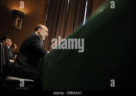 Bildnummer: 53818111 Datum: 25.02.2010 Copyright: imago/Xinhua (010226) -- WASHINGTON, Feb. 26, 2010 (Xinhua) -- il presidente della Federal Reserve DEGLI STATI UNITI Ben Bernanke partecipa all'audizione della commissione per le banche, gli alloggi e gli affari urbani del Senato per esaminare il rapporto semestrale sulla politica monetaria al Capitol Hill a Washington DC, capitale degli Stati Uniti, 25 febbraio 2010. (Xinhua/Zhang Jun) (lyi) (5)U.S.-WASHINGTON-BERNANKE-HEARING PUBLICATIONxNOTxINxCHN People Wirtschaft USA US Notenbank kbdig xng 2010 quer premiumd Bildnummer 53818111 Data 25 02 2010 Copyright Imago XINHUA Washington Feb 26 2010 XINHU Foto Stock