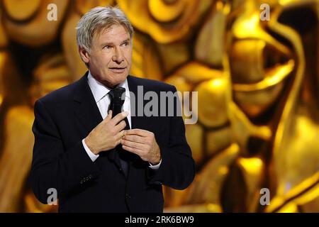 Bildnummer: 53823562 Datum: 27.02.2010 Copyright: imago/Xinhua l'attore statunitense Harrison Ford parla dopo aver vinto un premio alla carriera durante la 35a cerimonia dei Cesar Awards a Parigi il 27 febbraio 2010. (Xinhua/Laurent Zabulon) (nxl) (14)FRANCE-PARIS-CINEMA-CESAR-AWARDS PUBLICATIONxNOTxINxCHN People Film Französischer Filmpreis Cesar Verleihung Preisverleihung kbdig xkg 2010 quer Highlight Premiumd o0 Porträt o00 Preisträger Bildnummer 35 Date 27 02 2010 Copyright Imago XINHUA U S Actor Harrison Ford parla dopo aver vinto il CER Lifetime Awards 53823562 Foto Stock