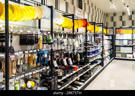 Interno della sezione Waitrose Supermarket Home and Gift a Rickmansworth, Herts UK Foto Stock