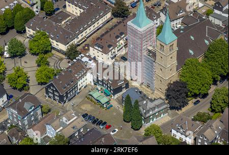 Vista aerea, Evang. Christuskirche, cantiere con ristrutturazione e campanile coperto, Schwelm, zona della Ruhr, Renania settentrionale-Vestfalia, Germania, Worshi Foto Stock