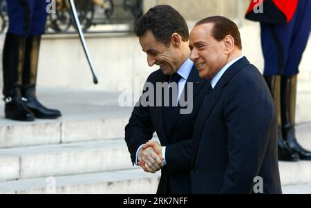 Bildnummer: 53930471  Datum: 09.04.2010  Copyright: imago/Xinhua (100410) -- PARIS, April 10, 2010 (Xinhua) -- French President Nicolas Sarkozy (L) receives Italian Prime Minister Silvio Berlusconi before the France-Italy Summit at the Elysee Palace, Paris, capital of France, April 9, 2010. The two leaders presided the signing of 20 agreements, letter of intents and joint declarations on Friday. (Xinhua/Zhang Yuwei) (msq) (6)FRANCE-ITALY-SUMMIT PUBLICATIONxNOTxINxCHN People Politik kbdig xmk 2010 quer     Bildnummer 53930471 Date 09 04 2010 Copyright Imago XINHUA  Paris April 10 2010 XINHUA Fr Stock Photo