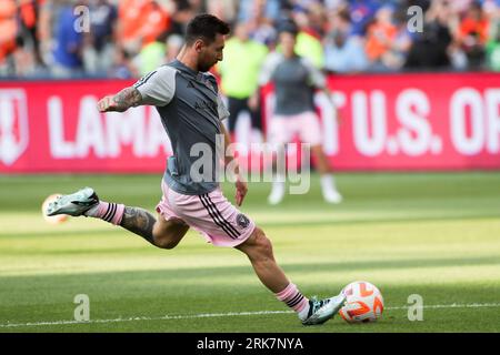 23 agosto 2023: Il giocatore dell'inter Miami CF Lionel messi si riscalda prima di una partita di calcio della Lamar Hunt US Open Cup tra FC Cincinnati e Inter Miami CF al Nippert Stadium di Cincinnati, Ohio. Kevin Schultz/CSM Foto Stock