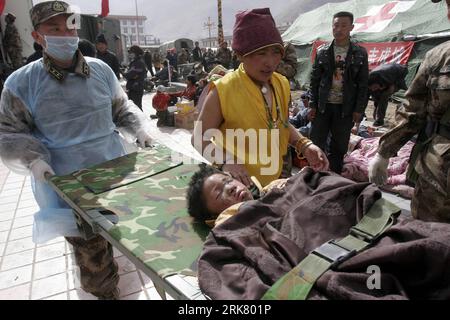 Bildnummer: 53947832  Datum: 17.04.2010  Copyright: imago/Xinhua (100417) -- YUSHU, April 17, 2010 (Xinhua) -- Puncog Nyima, a seven year old boy, is transported into a tent hospital in Gyegu Township in the quake-hit Yushu Tibetan Autonomous Prefecture of northwest China s Qinghai Province, April 17, 2010. Puncog Nyima was saved from debris by his neighbor in Selu Village of Xialaxiu Township on Wednesday and then lived with his aunt in the wickiup outside the village as his injured parents had been sent to other places. He was found by a relief group on Saturday morning and sent to the tent Stock Photo