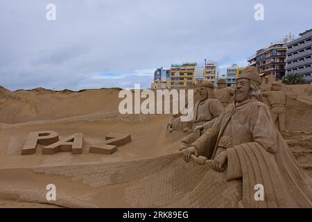 Sand Nativity (Belen de Arena). Mostra annuale di sculture di sabbia del presepe natalizio sulla spiaggia di Las Canteras a Las Palmas de Gran Canaria, Spagna Foto Stock