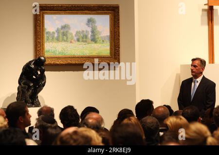 Bildnummer: 54028755  Datum: 05.05.2010  Copyright: imago/Xinhua  bid on Claude Monet s Effet de printemps a Giverny during Sotheby s spring sale with the theme of impressionist and modern art in New York of the U.S., May 5, 2010. The final price of the artwork reached 15,202,500 U.S. dollars, including the auction commission. (Xinhua/Wu Kaixiang) (wh) U.S.-NEW YORK-SOTHEBY S AUCTION PUBLICATIONxNOTxINxCHN Gesellschaft USA Versteigerung kbdig xcb 2010 quer o0 Kunst Bildhauerei Skulptur Statue Bild Gemälde    Bildnummer 54028755 Date 05 05 2010 Copyright Imago XINHUA BID ON Claude Monet S Effet Stock Photo