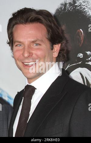 Bradley Cooper partecipa alla prima di Warner Bros. Foto 'American Sniper' al Jazz al Frederick P. Rose Hall del Lincoln Center a New York il 15 dicembre 2014. Photo Credit: Henry McGee/MediaPunch Foto Stock