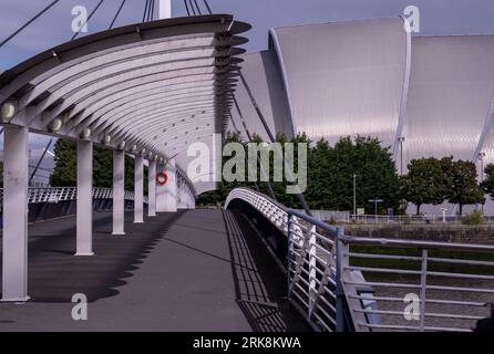 Bell's Bridge un ponte pedonale che attraversa il fiume Clyde, Glasgow Foto Stock