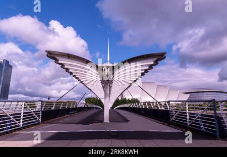 Bell's Bridge un ponte pedonale che attraversa il fiume Clyde, Glasgow Foto Stock