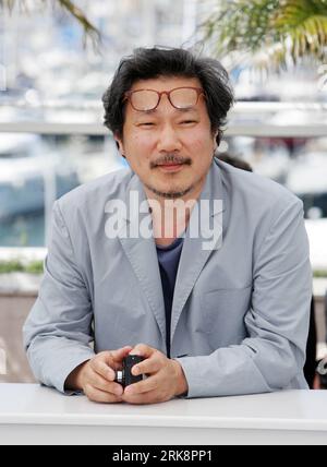 100521 -- CANNES, May 21, 2010 Xinhua -- South Korean director Hong Sangsoo poses during the photocall for film Ha Ha Ha at the Cannes Film Festival, France, May 21, 2010. Xinhua/Xiao He gj FRANCE-CANNES FILM FESTIVAL-FILM HA HA HA PUBLICATIONxNOTxINxCHN Stock Photo