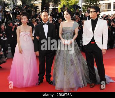 Bildnummer: 54072414  Datum: 23.05.2010  Copyright: imago/Xinhua  Cast members of Chinese film Chongqing Blues Li Feier, Wang Xueqi, Fan Bingbing and Zi Yi (from L to R) pose on the red carpet of the closing ceremony at the 63rd Cannes Film Festival in France, May 23, 2010. (Xinhua/Xiao He) (yc) (21)FRANCE-FILM-FESTIVAL-CANNES PUBLICATIONxNOTxINxCHN People Kultur Entertainment Film 63. Internationale Filmfestspiele Cannes Premiere Filmpremiere kbdig 2010 quadrat o0 Bing Bing    Bildnummer 54072414 Date 23 05 2010 Copyright Imago XINHUA Cast Members of Chinese Film Chongqing Blues left Celebrat Stock Photo