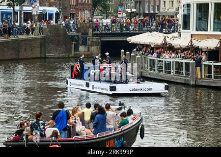 Zandvoort, paga Bas. 24 agosto 2023. RICCIARDO Daniel (aus), pilota della Scuderia AlphaTaurii, che presenta l'asta #DirectFromTheGrid Catawiki.com su un canale di Amsterdam, a bordo di una barca con la sua ex Toro Rosso STR7, durante il Gran Premio d'Olanda di Formula 1 2023 Heineken, tredicesima prova del Campionato del mondo di Formula 1 2023 dal 25 al 28 agosto, 2023 sul circuito di Zandvoort, a Zandvoort, Paesi Bassi - foto Florent Gooden/DPPI Credit: DPPI Media/Alamy Live News Foto Stock