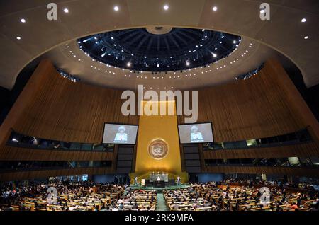 Bildnummer: 54211421 Datum: 06.07.2010 Copyright: imago/Xinhua Britain S Queen Elizabeth II si rivolge all'Assemblea generale delle Nazioni Unite presso la sede delle Nazioni Unite a New York, negli Stati Uniti, il 6 luglio 2010. (Xinhua/Shen Hong) (zw) (5)U.S.-NEW YORK-un-BRITAIN-QUEEN PUBLICATIONxNOTxINxCHN Politik Entertainment People Adel Royals uno Vollversammlung premiumd xint kbdig xsp 2010 quer o00 Generalversammlung Rede totale Gebäude Bildnummer 54211421 Date 06 07 2010 Copyright Imago XINHUA Britain S Queen Elizabeth II si rivolge all'Assemblea generale delle Nazioni Unite PRESSO la sede delle Nazioni Unite a New Y Foto Stock