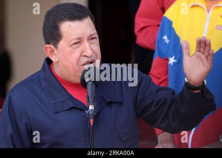 Bildnummer: 54246043 Datum: 22.07.2010 Copyright: imago/Xinhua (100722) -- CARACAS, 22 luglio 2010 (Xinhua) -- il presidente venezuelano Hugo Chavez parla al Palazzo Miraflores di Caracas, capitale del Venezuela, 22 luglio 2010. Giovedì Chavez ha annunciato che il suo paese ha interrotto le relazioni diplomatiche con la Colombia. Per dignità non abbiamo altra scelta che interrompere i legami diplomatici con la Colombia, Chavez ha detto dopo che la Colombia ha presentato all'Organizzazione degli Stati americani (OAS) le accuse sulla presunta presenza di capi guerriglieri colombiani nel territorio venezuelano. Chavez ha fatto la An Foto Stock