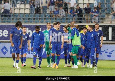 Gent, Belgio. 24 agosto 2023. I giocatori di Gent festeggiano dopo aver vinto una partita di calcio tra il belga KAA Gent e il cipriota APOEL FC Nicosia, giovedì 24 agosto 2023 a Gent, la prima tappa dei play-off per la UEFA Europa Conference League. BELGA PHOTO KURT DESPLENTER Credit: Belga News Agency/Alamy Live News Foto Stock