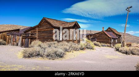 La città fantasma di Bodie, California, USA, è un punto di riferimento visitato da persone provenienti da tutto il mondo. Foto Stock