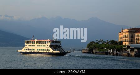 Traghetto per auto traghetto traghetto "Lario", Bellagio, Lago di Como (Lago di Como), Italia Foto Stock