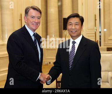 Bildnummer: 54432443  Datum: 15.09.2010  Copyright: imago/Xinhua BEIJING, Sept. 15, 2010 (Xinhua) -- Li Yuanchao (R), a member of the Political Bureau of the Communist Party of China (CPC) Central Committee and the head of the Organization Department of the CPC Central Committee, meets with former Business Secretary of Britain Peter Mandelson, a participant of the 4th Sino-UK Young Politician Forum in Beijing, capital of China, Sept. 15, 2010. (Xinhua/Lan Hongguang) (zn) CHINA-BEIJING-LI YUANCHAO-BRITAIN-MANDELSON-MEETING (CN) PUBLICATIONxNOTxINxCHN People Politik premiumd xint kbdig xsp 2010 Stock Photo