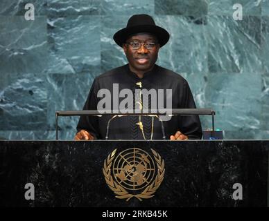 Bildnummer: 54464505 Datum: 24.09.2010 Copyright: imago/Xinhua (100924) -- NEW YORK, 24 settembre 2010 (Xinhua) -- Goodluck Ebele Jonathan, presidente della Nigeria, affronta il dibattito generale della 65a sessione dell'Assemblea generale delle Nazioni Unite a New York, Stati Uniti, 24 settembre 2010. (Xinhua/Shen Hong) ASSEMBLEA GENERALE delle Nazioni Unite - DIBATTITO GENERALE PUBLICATIONxNOTxINxCHN Politik People un Vollversammlung premiumd xint kbdig xng 2010 quer Bildnummer 54464505 Data 24 09 2010 Copyright Imago XINHUA New York 24 settembre 2010 XINHUA Goodluck Ebel Jonathan Presidente della Nigeria affronta il dibattito generale di T Foto Stock