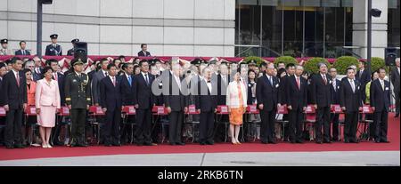 Bildnummer: 54499960  Datum: 01.10.2010  Copyright: imago/Xinhua (101001) -- HONG KONG, Oct. 1, 2010 (Xinhua) -- Tung Chee-hwa (6th L, front), vice chairman of the National Committee of the Chinese People s Political Consultative Conference and Hong Kong chief executive Donald Tsang (7th L, front) attend the national flag-raising ceremony at the Golden Bauhinia Square in Hong Kong, south China, on Oct. 1, 2010, marking the 61st anniversary of the founding of the People s Republic of China. (Xinhua/Chen Duo) (wxy) CHINA-HONG KONG-NATIONAL DAY-FLAG-RAISING CEREMONY (CN) PUBLICATIONxNOTxINxCHN Pe Stock Photo