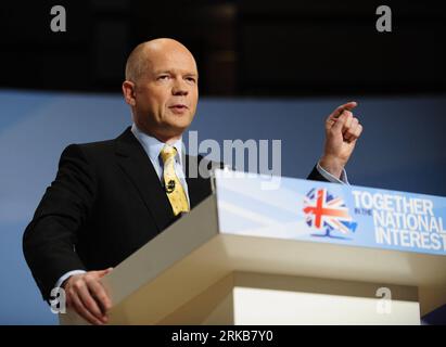 Bildnummer: 54509252 Datum: 03.10.2010 Copyright: imago/Xinhua (101003) -- BIRMINGHAM, 3 ottobre 2010 (Xinhua) -- il Ministro degli Esteri britannico William Hague si rivolge alla Conferenza del Partito Conservatore presso l'International Conference Centre di Birmingham, Gran Bretagna, 3 ottobre 2010. Il Partito Conservatore britannico tiene la sua conferenza annuale a Birmingham, la prima volta da quando il leader del partito David Cameron è diventato primo ministro dopo aver formato un governo di coalizione con i Liberal Democratici dopo aver vinto le elezioni generali di maggio. (Xinhua/Zeng Yi) (zw) GRAN BRETAGNA-BIRMINGHAM-CONFERENZA DEL PARTITO CONSERVATORE Foto Stock