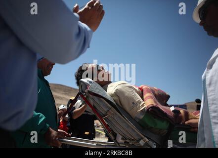 Bildnummer: 54534219  Datum: 13.10.2010  Copyright: imago/Xinhua (101014) -- SAN JOSE, Oct. 14, 2010 (Xinhua) -- In this image released by the government of Chile, the sixteenth miner Daniel Herrera is taken to hospital after being brought to the surface at the San Jose mine in Copiapo, Chile, Oct. 13, 2010. The operation to lift out the 33 miners trapped for over two months in northern Chile is under way right now. (Xinhua/ Hugo Pineda/ Government of Chile) MANDATORY CREDIT NO SALES EDITORIAL USE ONLY CHILE-MINE ACCIDENT-RESCUE-MINERS PUBLICATIONxNOTxINxCHN Gesellschaft Chile San Jose Mine Be Stock Photo