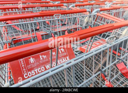 Insegne aziendali presso un Costco Business Center di Fife, Washington Foto Stock