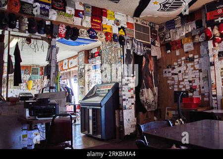 Newberry Springs, California, USA. 16 gennaio 2014. All'interno dell'attuale Bagdad Cafe ha realizzato un famoso film cult classico con lo stesso nome. Sulla Route 66 nel deserto del Mojave. (Immagine di credito: © Ian L. Sitren/ZUMA Press Wire) SOLO USO EDITORIALE! Non per USO commerciale! Foto Stock