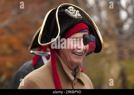 Bildnummer: 54589506  Datum: 31.10.2010  Copyright: imago/Xinhua (101101) -- OTTAWA, Nov. 01, 2010 (Xinhua) -- Canada s Governor General David Johnston takes part in Halloween festivities at Rideau Hall, his official residence in Ottawa, Canada, Oct. 31, 2010. (Xinhua/Christopher Pike) (xhn) CANADA-OTTAWA-HALLOWEEN-OFFICIALS PUBLICATIONxNOTxINxCHN People Politik kbdig xkg 2010 quer Aufmacher premiumd  o0 kurios o00 Verkleidung Kostüm Komik privat    Bildnummer 54589506 Date 31 10 2010 Copyright Imago XINHUA 101101 Ottawa Nov 01 2010 XINHUA Canada S Governor General David Johnston Takes Part in Stock Photo