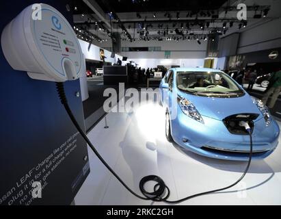 Bildnummer: 54651604  Datum: 17.11.2010  Copyright: imago/Xinhua (101118) -- LOS ANGELES, Nov. 18, 2010 (Xinhua) -- A Nissan Leaf electric car is pictured during the press day of the LA auto show in Los Angeles, the United States, on Nov. 17, 2010. (Xinhua/Qi Heng) (nxl) US-LOS ANGELES-AUTO SHOW PUBLICATIONxNOTxINxCHN Wirtschaft Messe Automesse Motorshow Objekte PKW Auto kbdig xmk 2010 quer  o0 Autoindustrie, Elektroauto    Bildnummer 54651604 Date 17 11 2010 Copyright Imago XINHUA  Los Angeles Nov 18 2010 XINHUA a Nissan Leaf Electric Car IS Pictured during The Press Day of The La Car Show in Stock Photo