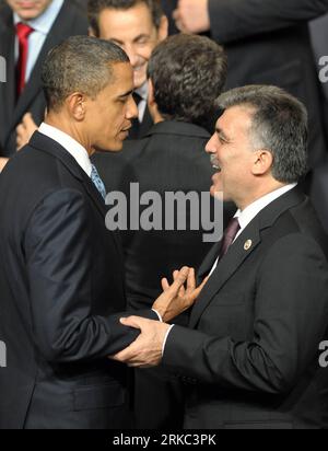 Bildnummer: 54659558 Datum: 19.11.2010 Copyright: imago/Xinhua LISBON, 19 novembre 2010 (Xinhua) - il presidente degli Stati Uniti Barack Obama (L) parla con il presidente turco Abdullah Gul prima di posare per una foto di gruppo al luogo del vertice della NATO a Lisbona, capitale del Portogallo, 19 novembre 2010. (Xinhua/Wang Qingqin) (zw) PORTOGALLO-LISBONA-NATO-SUMMIT-GROUP PHOTO PUBLICATIONxNOTxINxCHN People Politik NATO Gipfel Lissabon kbdig xdp premiumd 2010 hoch Bildnummer 54659558 Date 19 11 2010 Copyright Imago XINHUA Lisbona Nov 19 2010 XINHUA presidente Degli Stati Uniti Barack Obama l parla con il presidente turco Abdullah GUL be Foto Stock