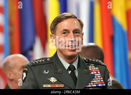 Bildnummer: 54661484  Datum: 20.11.2010  Copyright: imago/Xinhua (101120) -- LISBON, Nov. 20, 2010 (Xinhua) -- Gen. David Petraeus, commander of the International Security Assistance Force in Afghanistan, attends the second day s NATO Summit on Afghanistan Issue in Lisbon, capital of Portugal, on Nov. 20, 2010. (Xinhua/Wu Wei)(zl) PORTUGAL-LISBON-NATO-SUMMIT-AFGHANISTAN ISSUE PUBLICATIONxNOTxINxCHN Politik People NATO Gipfel Gipfeltreffen kbdig xub 2010 quer premiumd     Bildnummer 54661484 Date 20 11 2010 Copyright Imago XINHUA 101120 Lisbon Nov 20 2010 XINHUA Gen David Petraeus Commander of Stock Photo