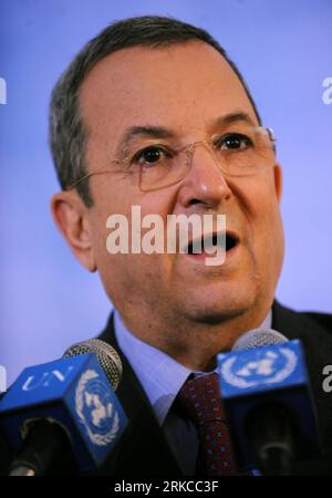 Bildnummer: 54733329 Datum: 09.12.2010 Copyright: imago/Xinhua (101210) -- NEW YORK, 10 dicembre 2010 (Xinhua) -- il ministro della difesa israeliano Ehud Barak risponde a una domanda durante una conferenza stampa nella sede delle Nazioni Unite, a New York, il 9 dicembre 2010. Giovedì Barak ha espresso la speranza di trovare una nuova formula nelle prossime settimane per portare avanti il processo di pace in Medio Oriente, compresi gli sforzi per riprendere i colloqui diretti di pace tra palestinesi e israeliani per affrontare questioni dirette riguardanti il lungo conflitto midista. (Xinhua/Shen Hong) (lr) ONU-ISRAELE- NUOVA FORMULA -PROCESSI DI PACE Foto Stock