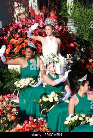 Bildnummer: 54780917  Datum: 01.01.2011  Copyright: imago/Xinhua (110102) -- PASADENA, Jan. 2, 2011 (Xinhua) -- A float rolls on the street at the 122nd Rose Parade in Pasadena, California, the United States, Jan. 1, 2011. (Xinhua/Zhao Hanrong) (jl) US-PASADENA-NEW YEAR-CELEBRATION PUBLICATIONxNOTxINxCHN Gesellschaft Umzug Parade Tradition kbdig xsp 2011 hoch     Bildnummer 54780917 Date 01 01 2011 Copyright Imago XINHUA  Pasadena Jan 2 2011 XINHUA a Float Rolls ON The Street AT The 122nd Rose Parade in Pasadena California The United States Jan 1 2011 XINHUA Zhao  JL U.S. Pasadena New Year Cel Stock Photo