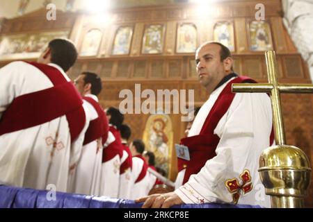 Bildnummer: 54791519  Datum: 06.01.2011  Copyright: imago/Xinhua (110107) -- CAIRO, Jan. 7, 2011 (Xinhua) -- Egyptian Coptic Christian choir members get ready for Christmas midnight mass at the Abassiya Cathedral in Cairo, Egypt, Jan. 6, 2011. Egypt s Coptic Christians gathered on Thursday night in churches to observe Christmas Eve amid highly tightened security after the latest attack against a church in Egypt s coastal city Alexandria. (Xinhua/Tarek Mohammed) EGYPT-CAIRO-COPTICS PUBLICATIONxNOTxINxCHN Gesellschaft kbdig xkg 2011 quer premiumd  o0 Religion,  Christentum, Weihnachten, Weihnach Stock Photo